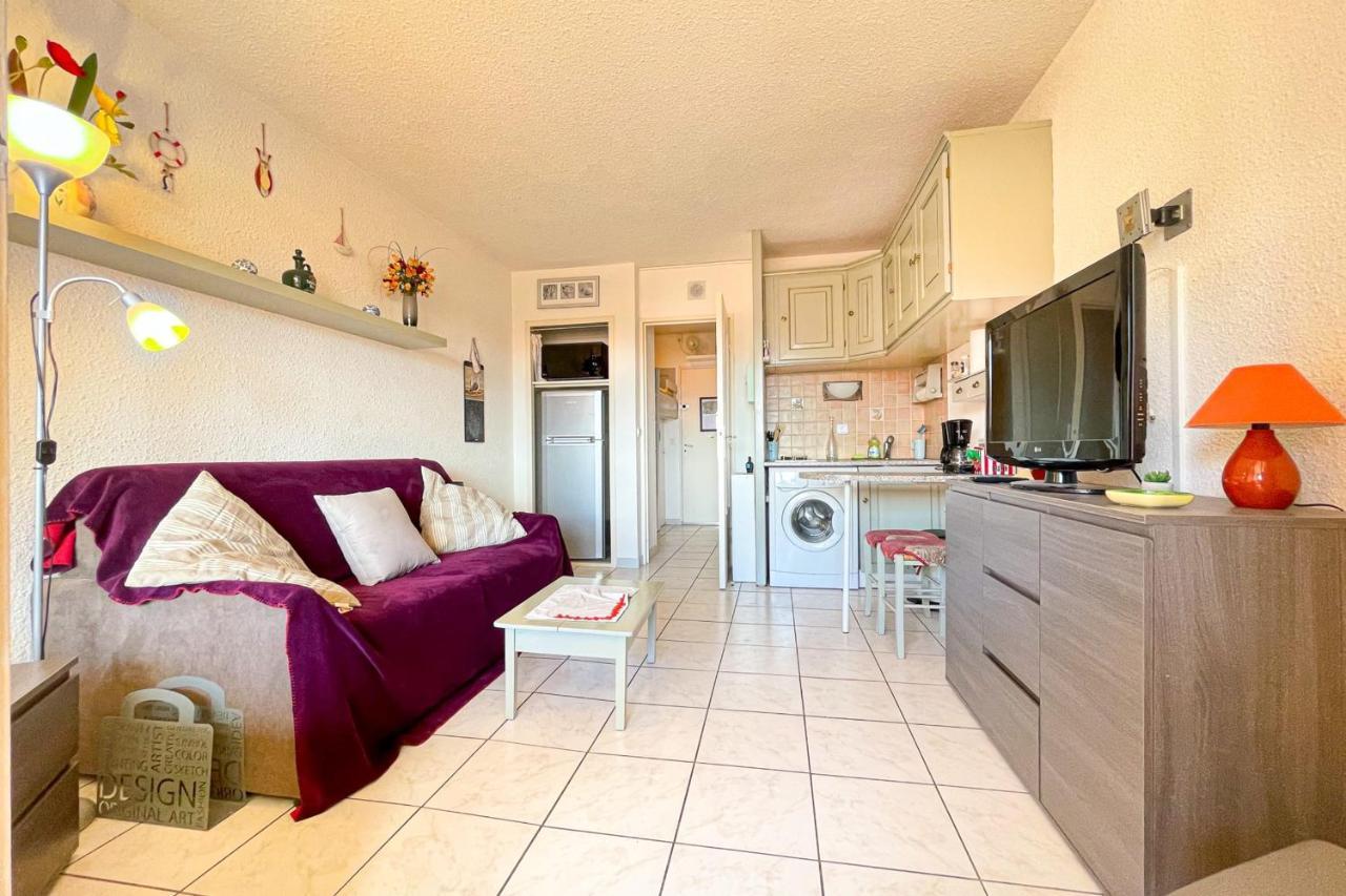 Bright Apartment With Pool Fréjus Exteriör bild