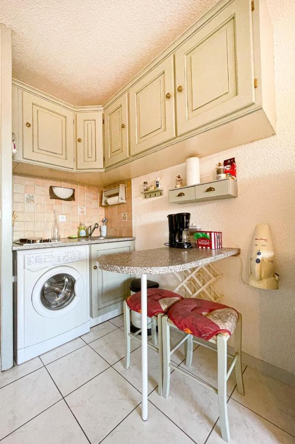 Bright Apartment With Pool Fréjus Exteriör bild