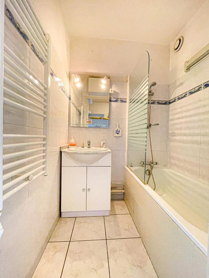 Bright Apartment With Pool Fréjus Exteriör bild