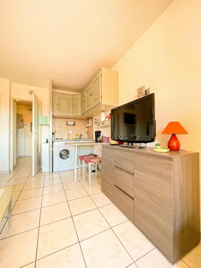 Bright Apartment With Pool Fréjus Exteriör bild